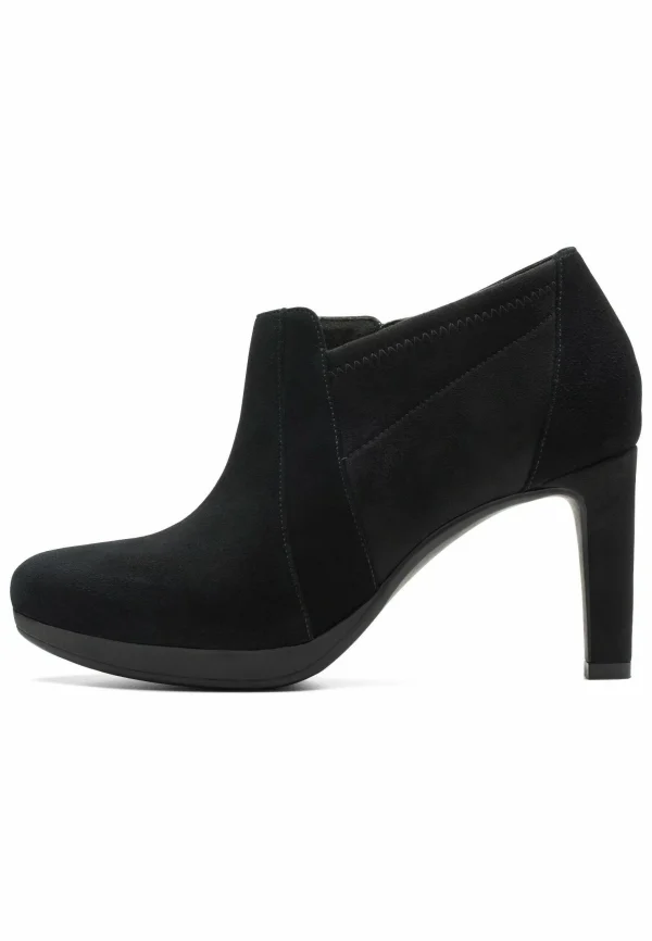 Clarks Bottines À Talons Hauts – Black Sde en vente 1