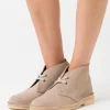 Clarks Originals Desert Boot – Chaussures À Lacets – Sand comparez les prix 20