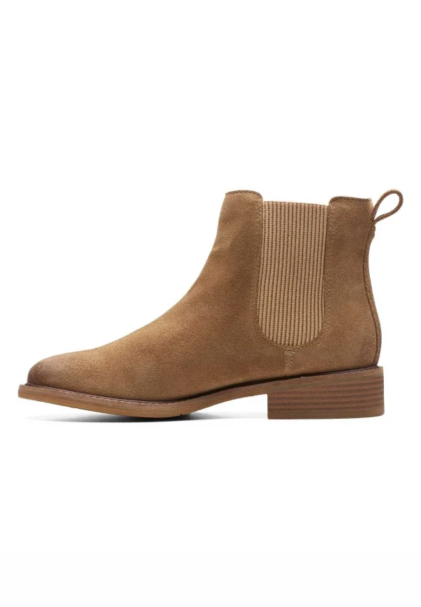 Clarks Cologne Arlo2 – Boots À Talons – Dark Sand Suede Livraison internationale 1