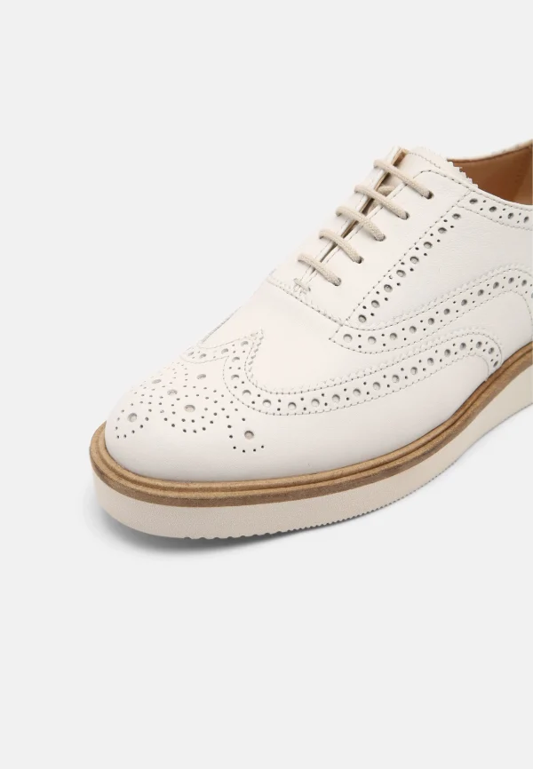 Clarks Baille Brogue – Derbies – White acheter en ligne 9