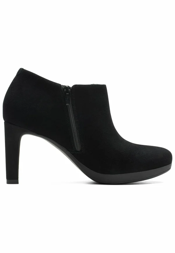 Clarks Bottines À Talons Hauts – Black Sde en vente 8