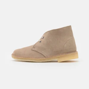 Clarks Originals Desert Boot – Chaussures À Lacets – Sand comparez les prix 14